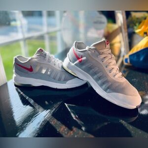 Nike Sneaker Big kids size 3